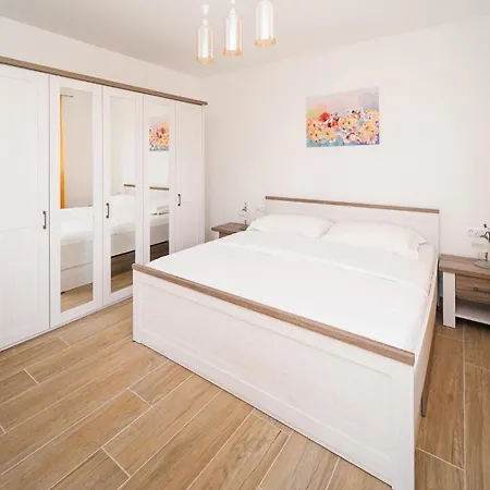 Holiday home Awesome In With Wi-fi Krnica